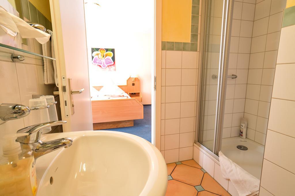 Hotel Zum Lieben Augustin Меерсбург Екстериор снимка