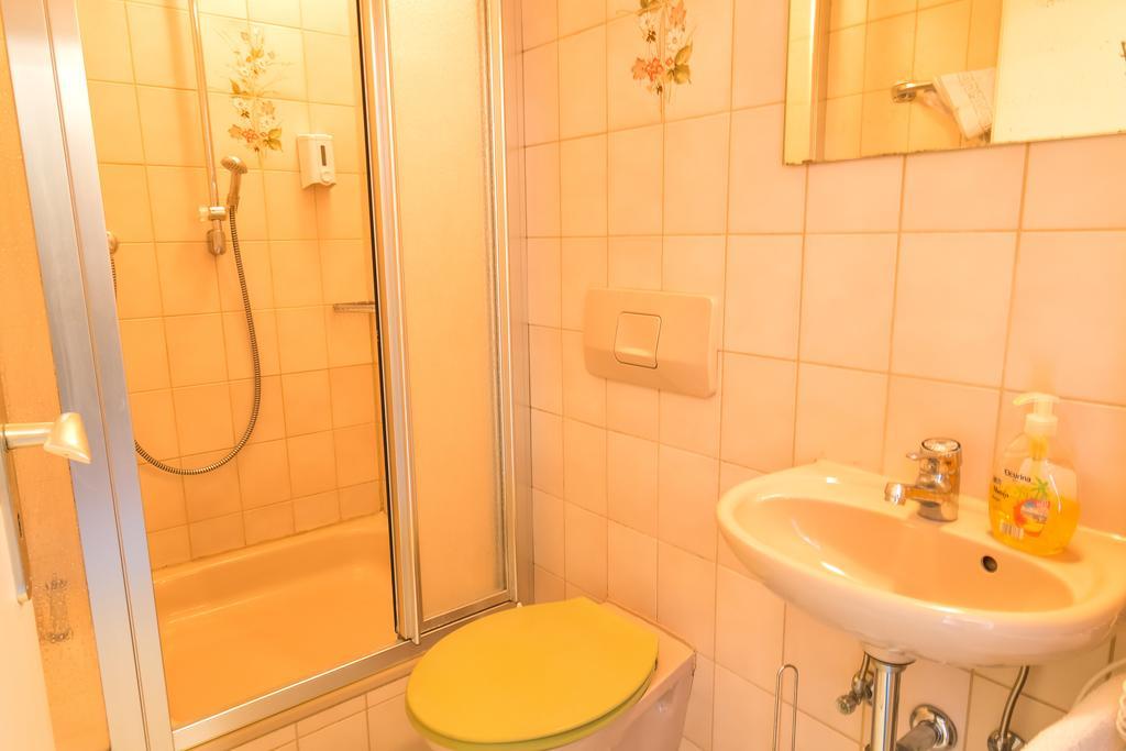 Hotel Zum Lieben Augustin Меерсбург Стая снимка